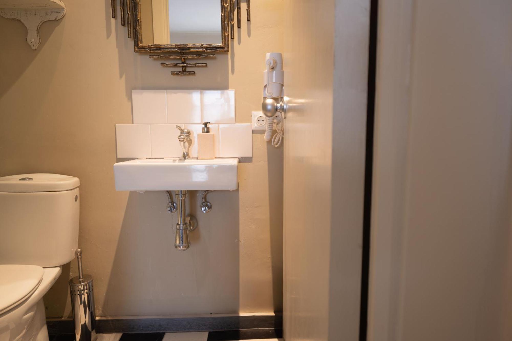 Flora Bed & Breakfast Banyoles Luaran gambar