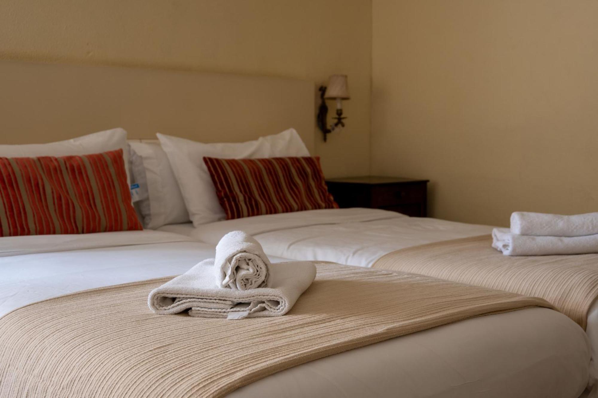 Flora Bed & Breakfast Banyoles Luaran gambar
